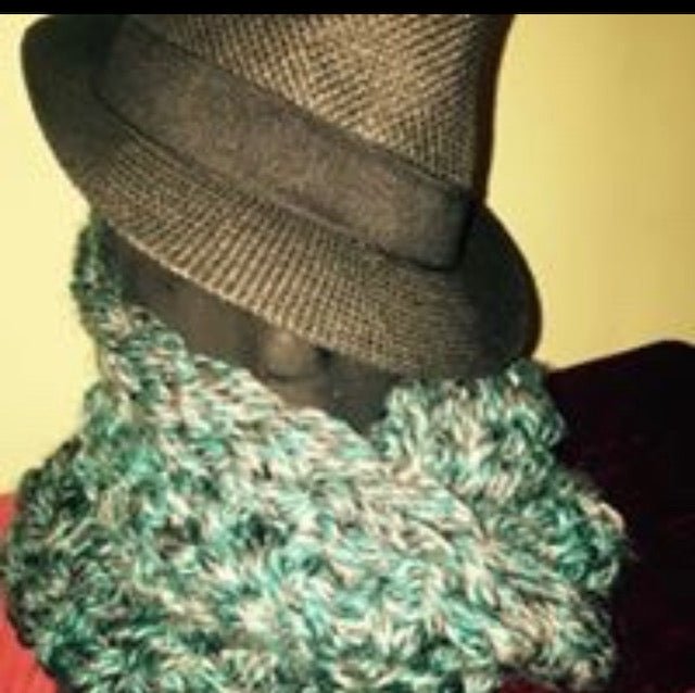 LARGE BUBBLE HATS & SETS AND INFINITY SCARFS (FINGER CROCHET)